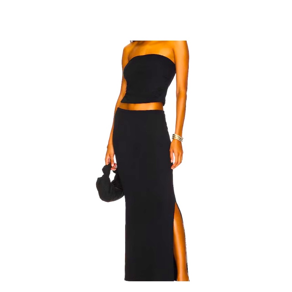 Classic Black High-Slit Maxi Skirt - Halara 💋🍒🍒